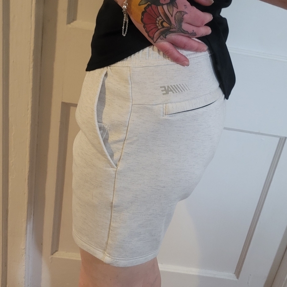 American Eagle light grey shorts with tattoo patch - Picture 3 of 6